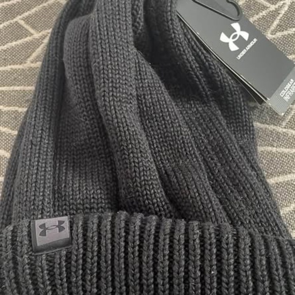 BRAND NEW women under armour coldgear infrared black beanie winter snow pom pom - Picture 3 of 4